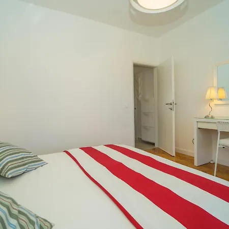 Apartman Cozy Apartment In Vela Luka With Wifi *