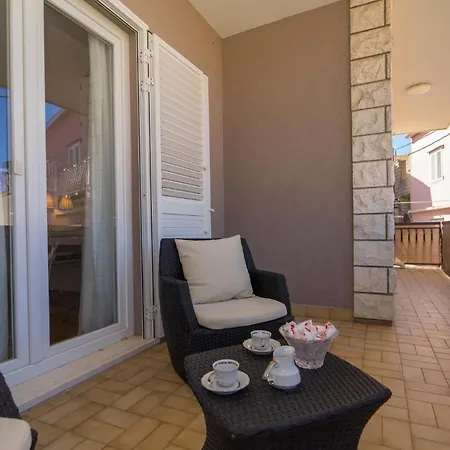 Apartman Cozy Apartment In Vela Luka With Wifi