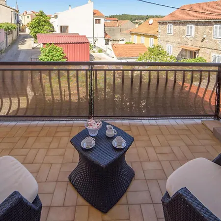 Apartman Cozy Apartment In Vela Luka With Wifi